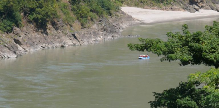 अपडेट: त्रिशूली नदीमा बस खस्दा २४ को मृत्यु, १५ घाइते