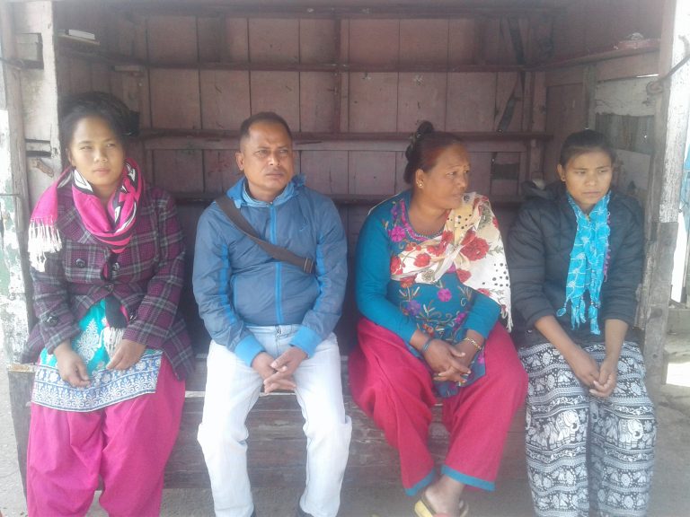 भारत बेच्न लैजाने क्रममा २ जना दलाल सहित ३ जना युवती पक्राउ