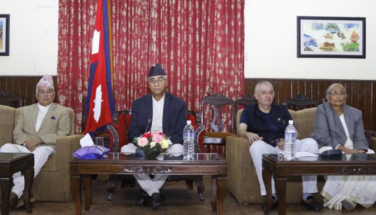 कांग्रेसले टिकटसँगै एक लाख दियो, एमाले पैसा जोहो गर्दै