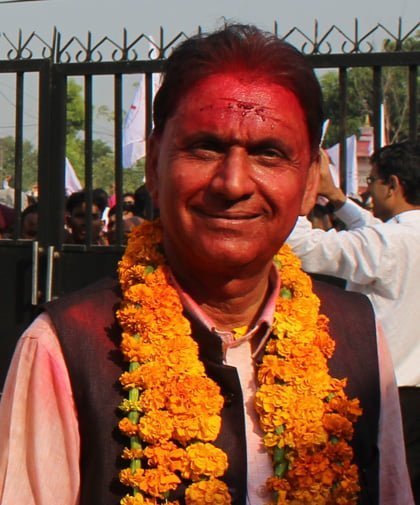 आचारसंहिताको धज्जी उडाउदै नेता अधिकारी, निकाय माैन