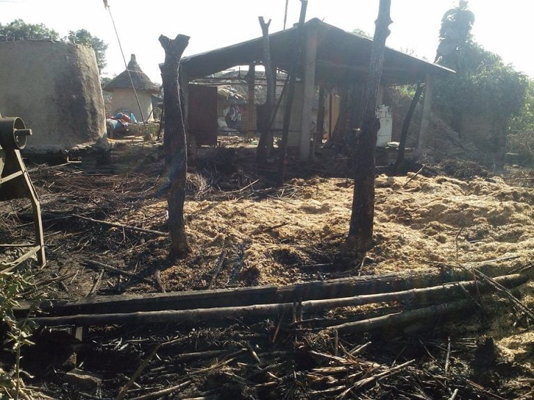 नवलपरासीमा आगलागी, आगाे नियन्त्रणकाे प्रयास जारी