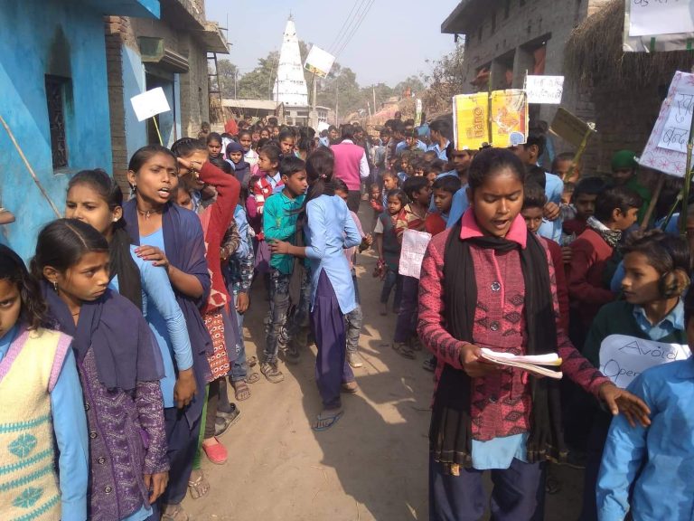कपिलवस्तुमा श्री माध्यमिक विद्यालय अजिगराका विद्यार्थी द्वारा खुला दिसा मुक्त सम्बन्धि जनचेतना रैली