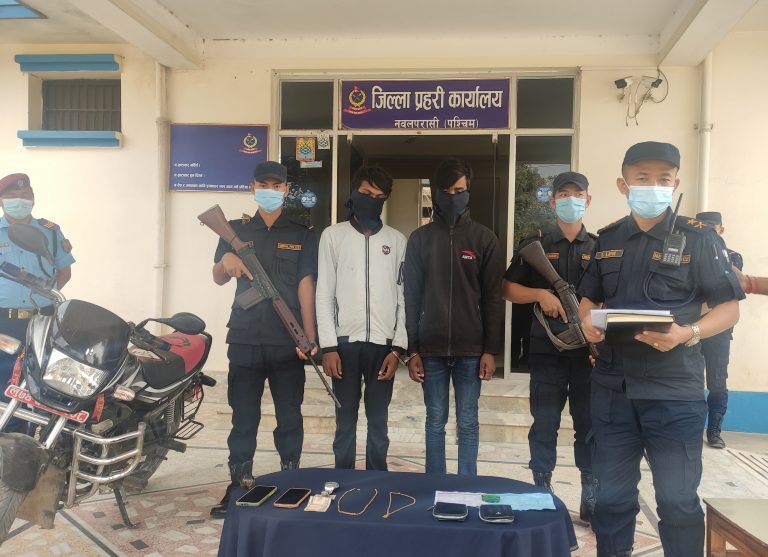 नवलपरासीमा सुनको सिक्री चोरी गर्ने २ जना पक्राउ