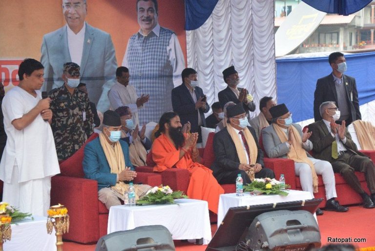 बाबा रामदेवको टेलिभिजन उद्घाटनमा नेपाली नेताहरुको लर्को