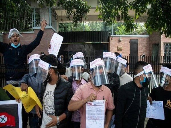 चीनले सीमा क्षेत्रमा आफ्नो भूभाग अतिक्रमण गरेको भन्दै नेपालले आक्रोश पोखेको छ