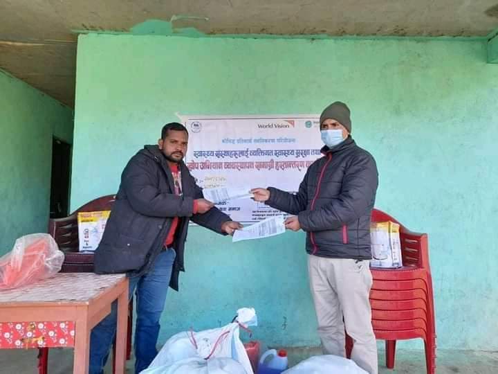 बझाङमा दुई स्वास्थ्य संस्थालाई खोप अभियान व्यवस्थापन सामग्री हस्तान्तरण