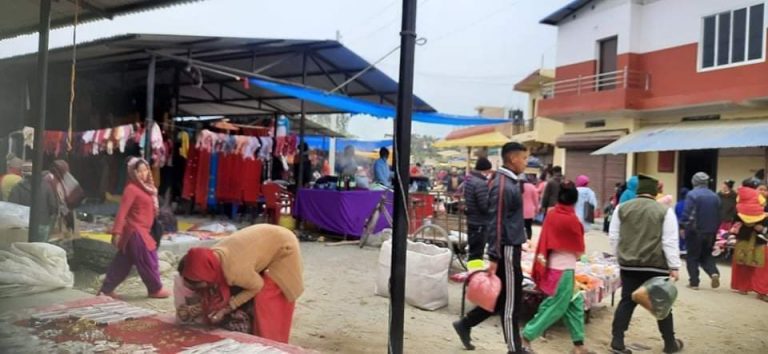नवलपरासीमा अटेरी गर्दै हाट बजार संचालमा