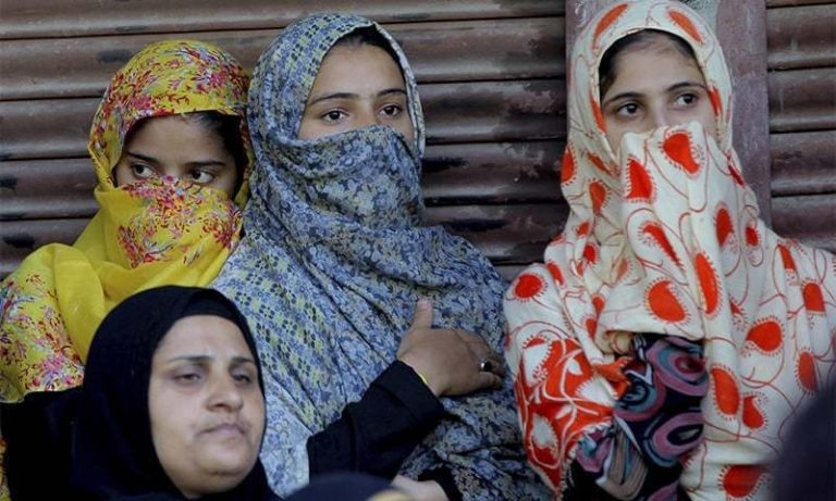 काश्मिरमा मोदी सरकारको एक्सनपछि  चेलीहरुले नयाँ अवसर पाउँदै