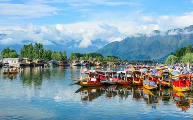कश्मीरका एलओसी गाउँहरू अब पर्यटकहरूलाई लाेभ्याउंदै