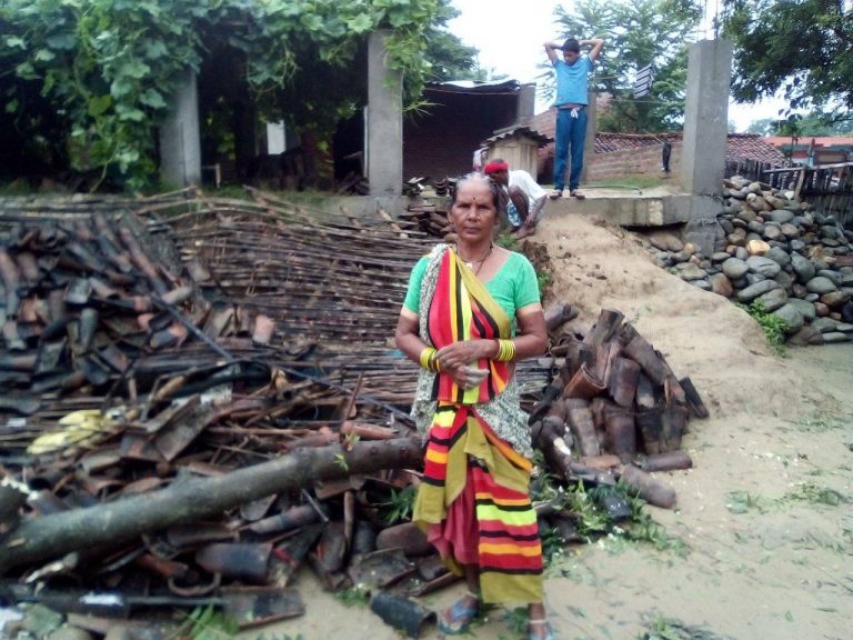 महेशपुरमा घर भत्किदा एक जना घाइते