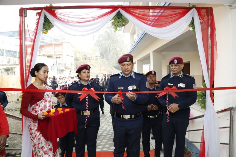 प्रहरी महानिरीक्षक धिरज प्रताप सिंहबाट नेपाल प्रहरी अस्पताल स्कूल अफ हेल्थ साइन्सेज शैक्षिक कार्यक्रम तथा जेष्ठ प्रहरी अतिथि गृह भवन उद्‍घाटन
