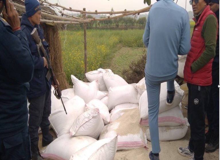 प्रहरीकाे ध्यान कुखरा र माछामा