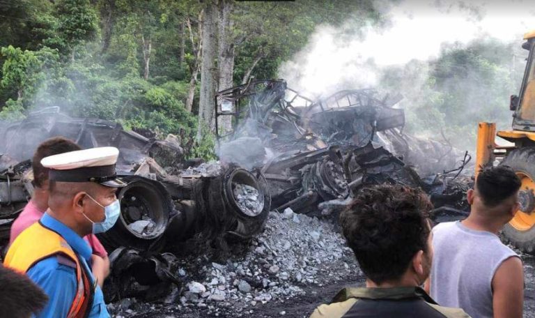 मकवानपुरमा दुई वटा ट्रक ठोक्किएर आगलागी हुँदा तीन जनाको ज्यान गयो, दुई जना घाइते