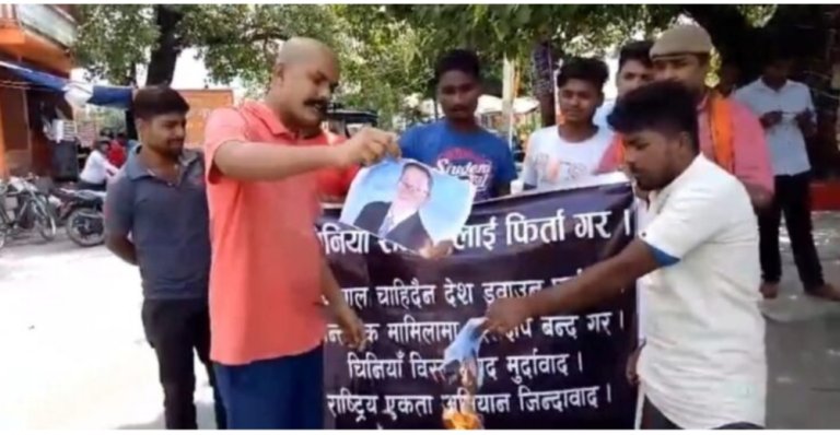 देश निकालाको मांग गर्दै अभियानद्वारा चिनियाँ राजदूतको पुतला दहन