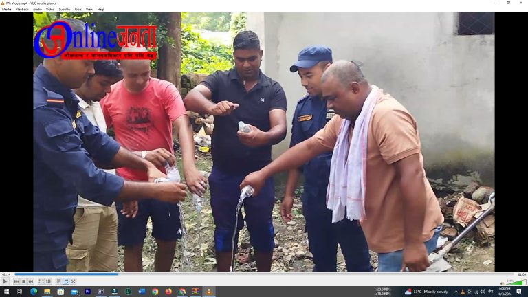 भारत लैजादै गरेकाे मदिरा प्रहरीले गर्याे नष्ट